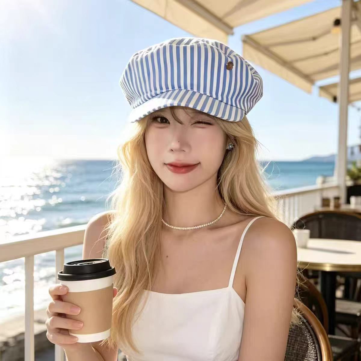 파란색 줄무늬 베레모