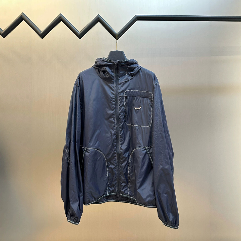 Correct version of the original label, in stock, M brand 26S logo, contrasting color stitching, hooded zip-up workwear windbreaker jacket for outdoor use Correct version of the original label, in stock, M brand 26S logo, contrasting color stitching, hooded zip-up workwear windbreaker jacket for outdoor use
