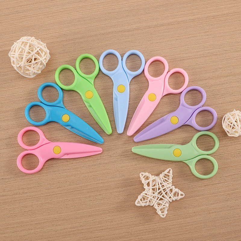 Cute children's handheld scissors, harmless design stationery