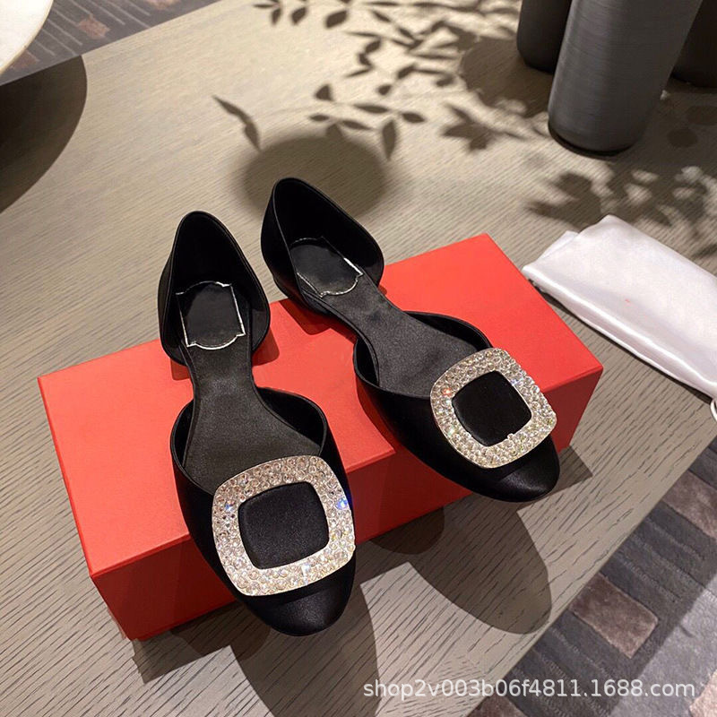 Universal comfortable summer shoes with rhinestones flat made of…