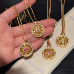 「时来运转」八宝罗盘粉钻新中式镶钻圆盘吊坠项链高级复古毛衣链