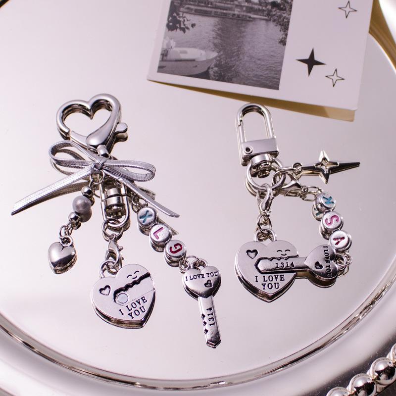 Creative Metal Magnetic Keychain Couple Pair of Love Magnetic Pendant Student Bag Accessories Small Gift Giveaway