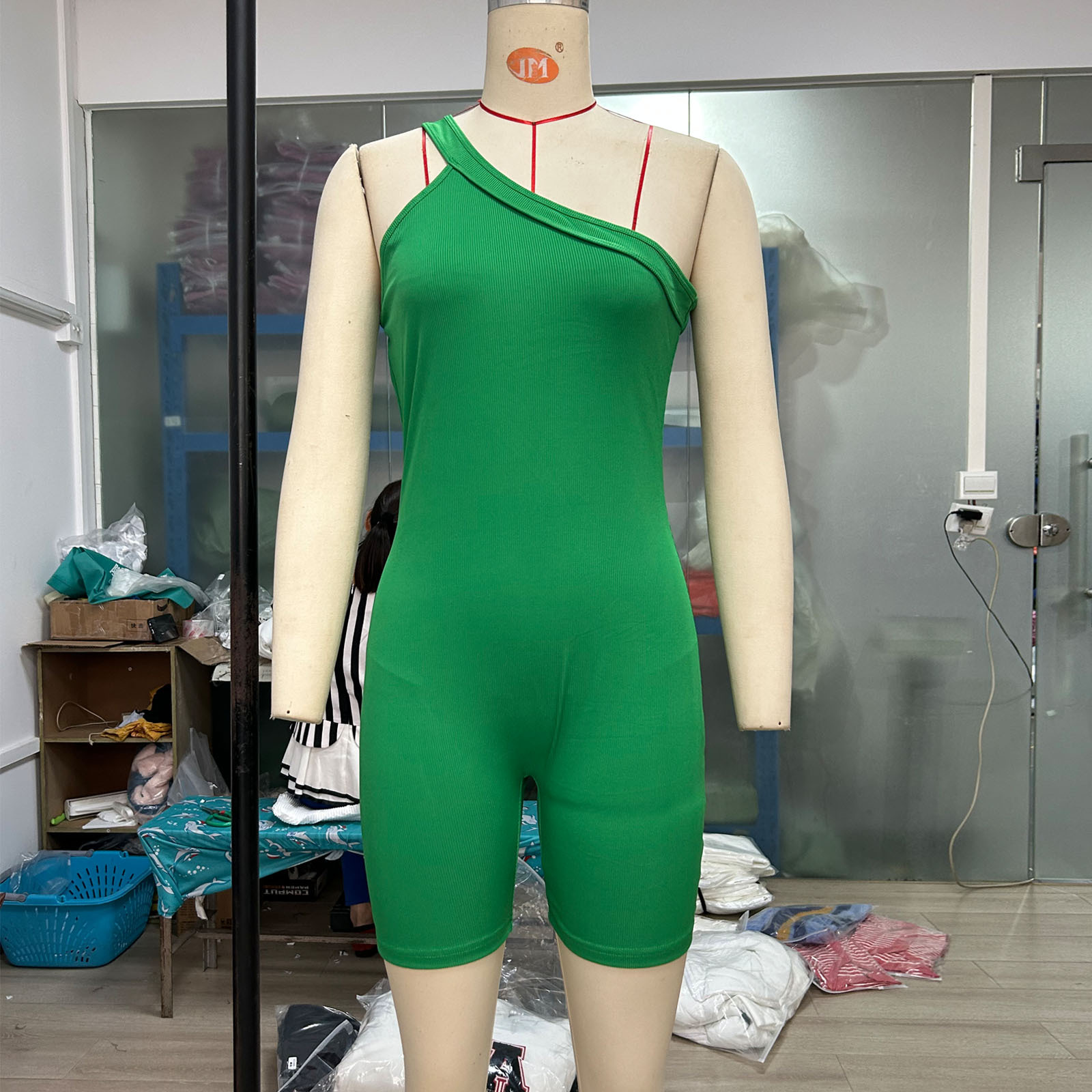 Mono de las mujeres europeas y americanas Otoño e Invierno Nuevo hilo hombro sin mangas Slim cadera elevación sexy pantalones cortos de una pieza SU3192