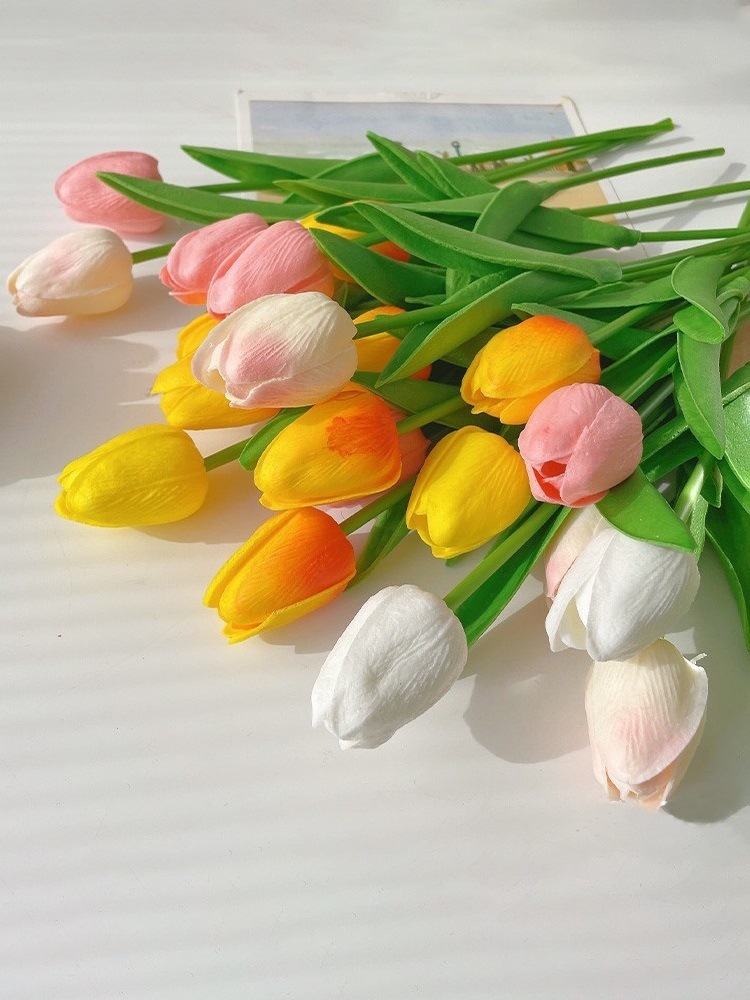 Flores florales Decoración de la sala de estar Decoración Decoración Ramo biónico Tulipán Flor seca de lujo ligero Flor falsa Decoración eterna