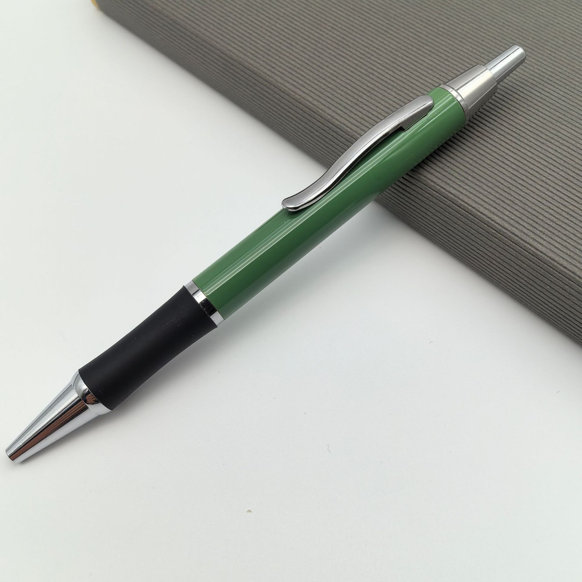 Metal personalizado pulsador antideslizante silicona cubierta bolígrafo bolígrafo de regalo de negocios bolígrafo de firma bolígrafo de conferencia