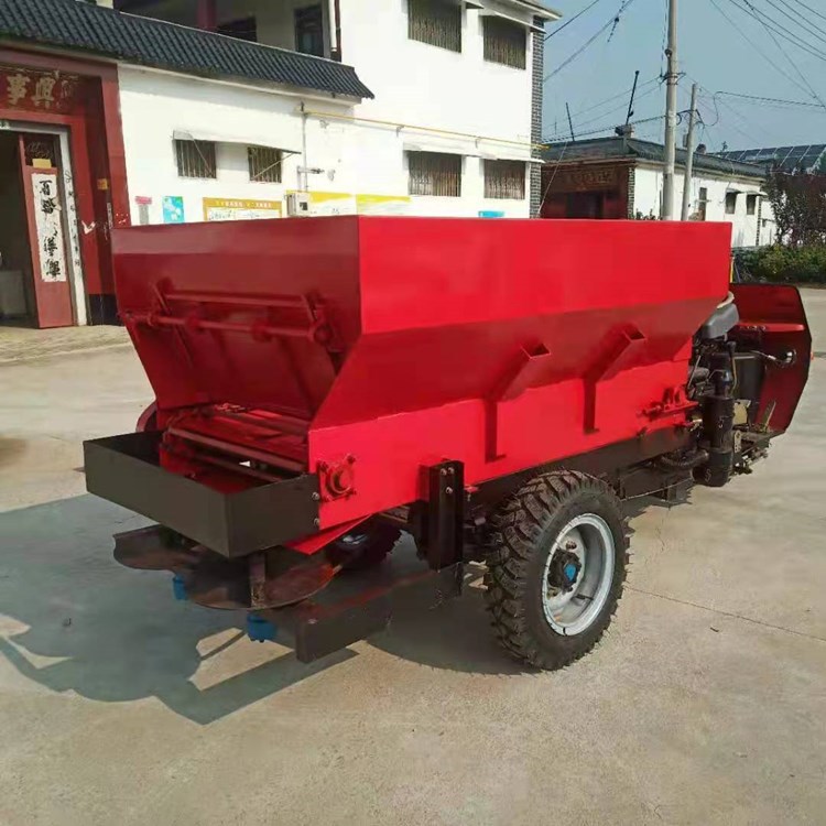 三轮自走式撒肥车干湿粪可用扬粪机有机肥粪便抛洒机厂家