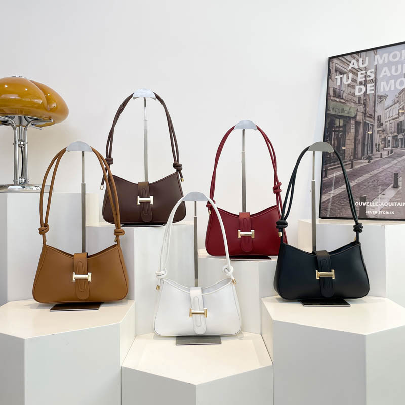 Bolsas de hombro para mujeres 2025 primavera nuevo cinturón de cinturón nuevo bolso de brazo de mujer simple bolso de hombro de mujer