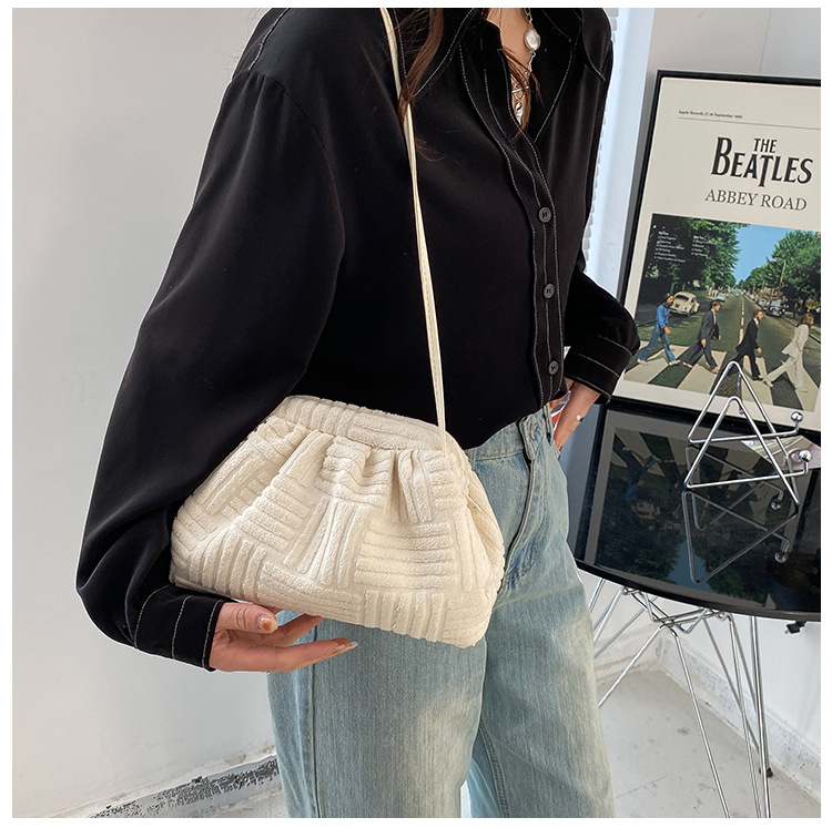 184g Weight Polyester Lining Material Clasp Frame Closure Type Sling Strap Strap Type Crossbody Bag Bags Type Casual, Daily, Shopping Occasion velvet Material Solid Color Pattern All Seasons Season Women's Gender Basic Style Cloud Shape Shape Women's Velvet Solid Color Basic Cloud Shape Clasp Frame Crossbody Bag 17