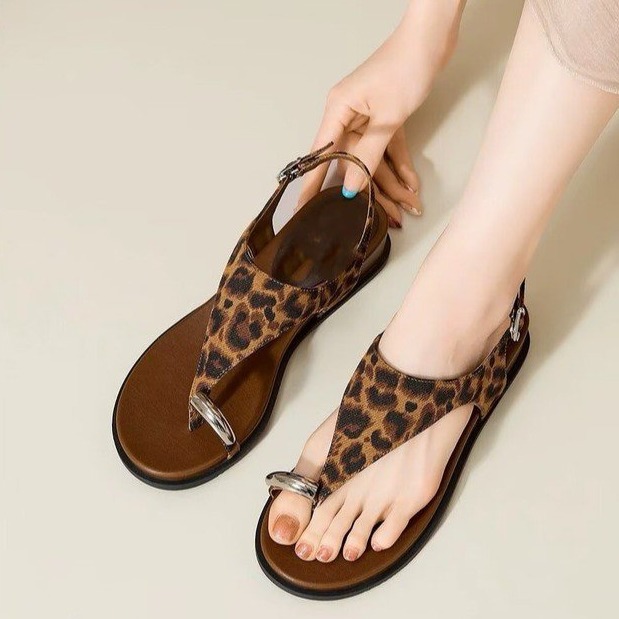 Retro small design romantic and delicate fashionable sandals with a…