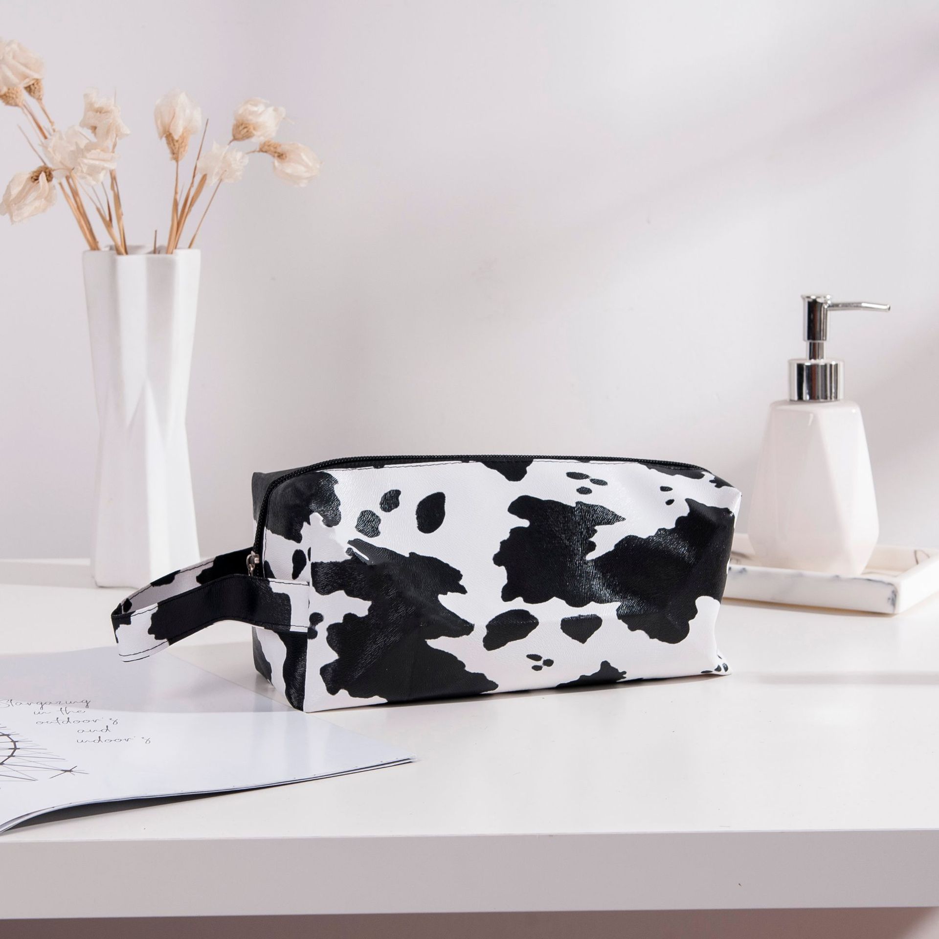 2022 nuevo color de vaca bolsa de cosméticos lindo moda simple lavado a prueba de agua bolsa de almacenamiento de viaje de gran capacidad