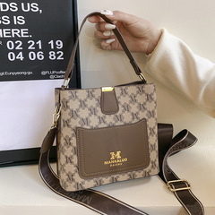 The popular women's handbags for 2023, stylish printed bucket bags, versatile shoulder and crossbody bags, trendy.