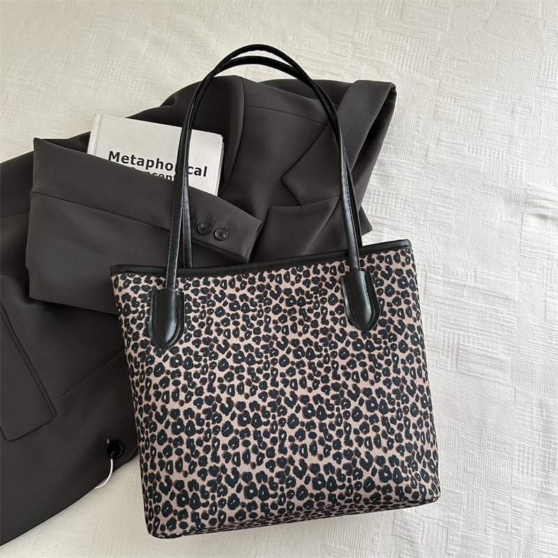 Bolso de viaje de gran capacidad en línea 2024 invierno nuevo versátil ins este año popular bolso de hombro bolso especial