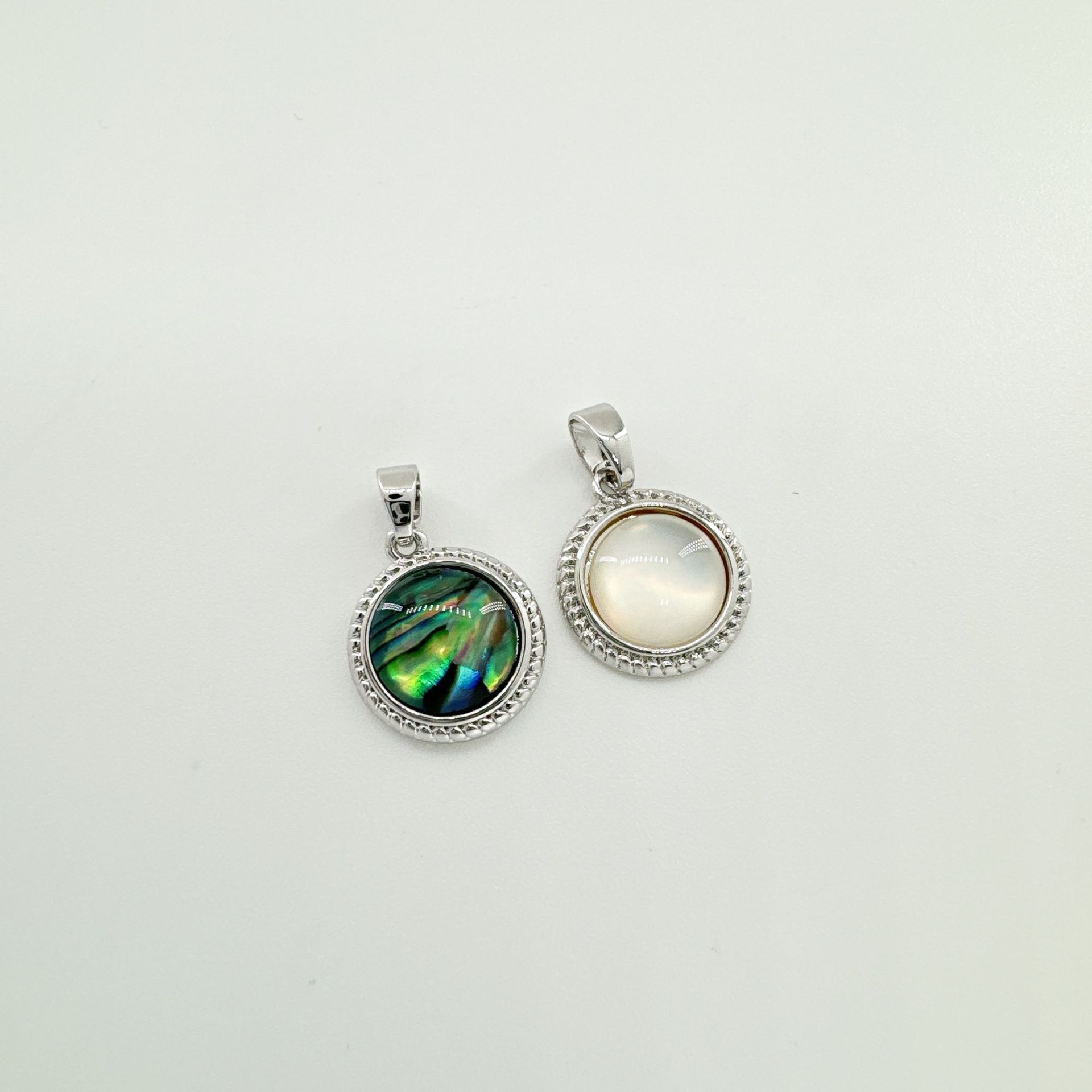 Round Pattern 1 Piece Copper Abalone Shell Round Pendant