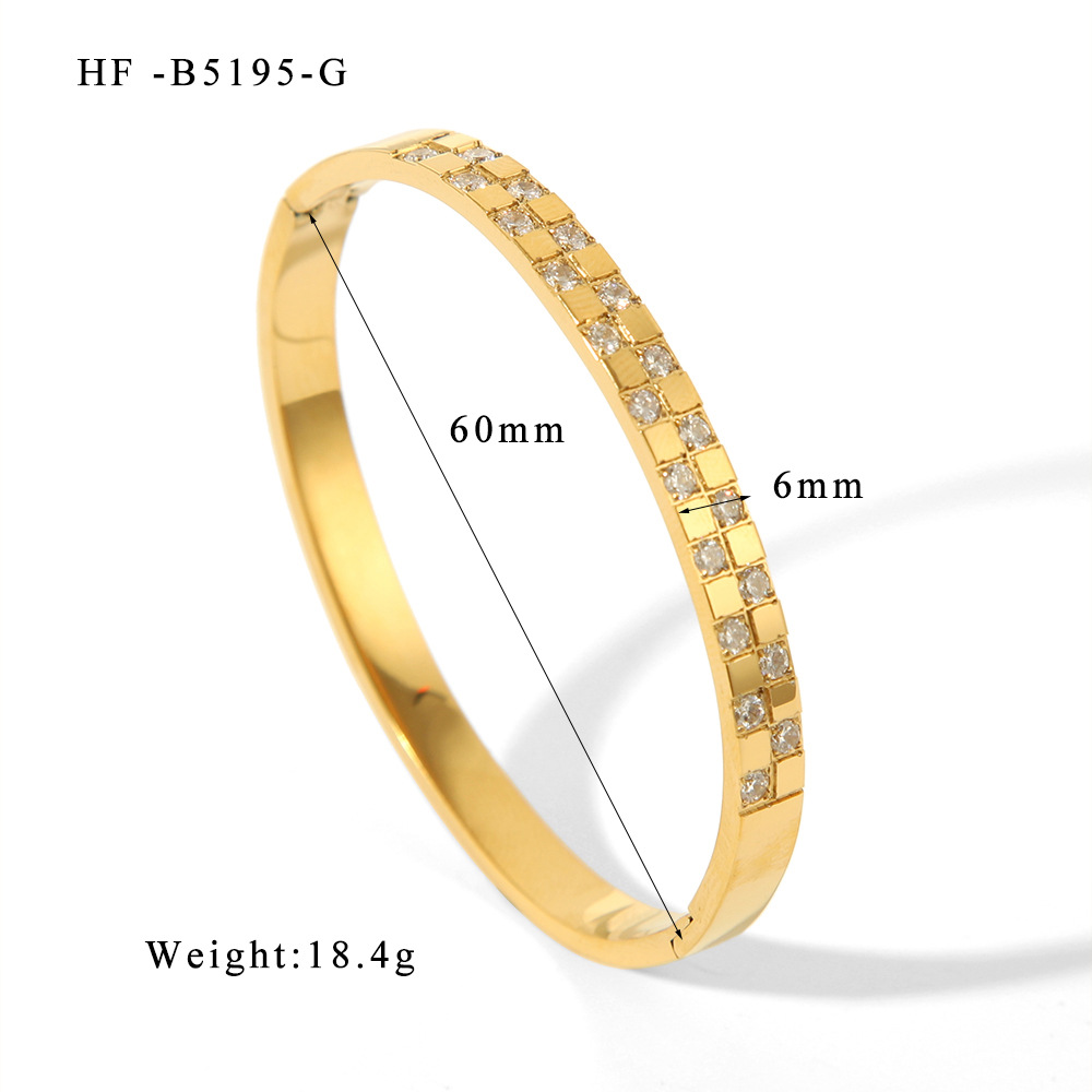 Personalidad Europa y América versión ancha moda de doble fila con incrustaciones de circón cuadrado geométrico pequeño tablero de ajedrez de acero de titanio pulsera simple para mujer