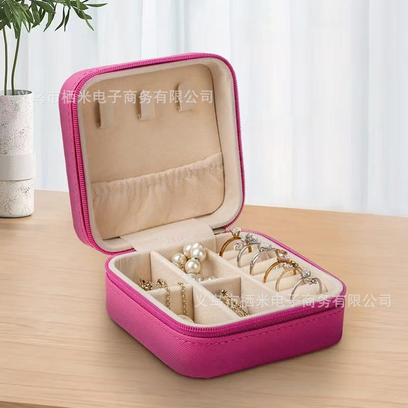 Schmuckbox Aufbewahrungsbox tragbar für Ohrstecker Ohrringe Armschmuck Halskette Ring kleine elegante Mini-Box Neumodell