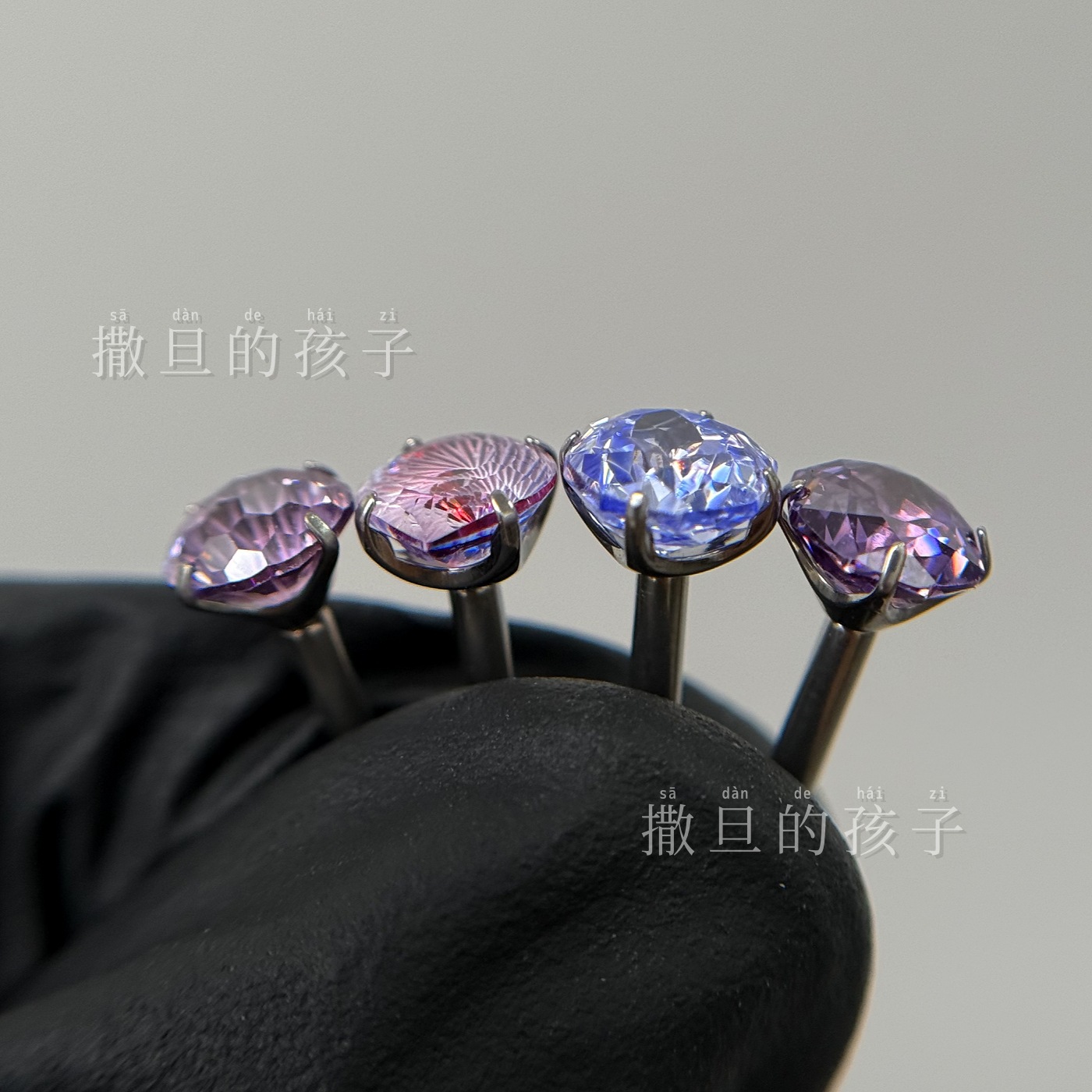 16G labret stud size and finish detail