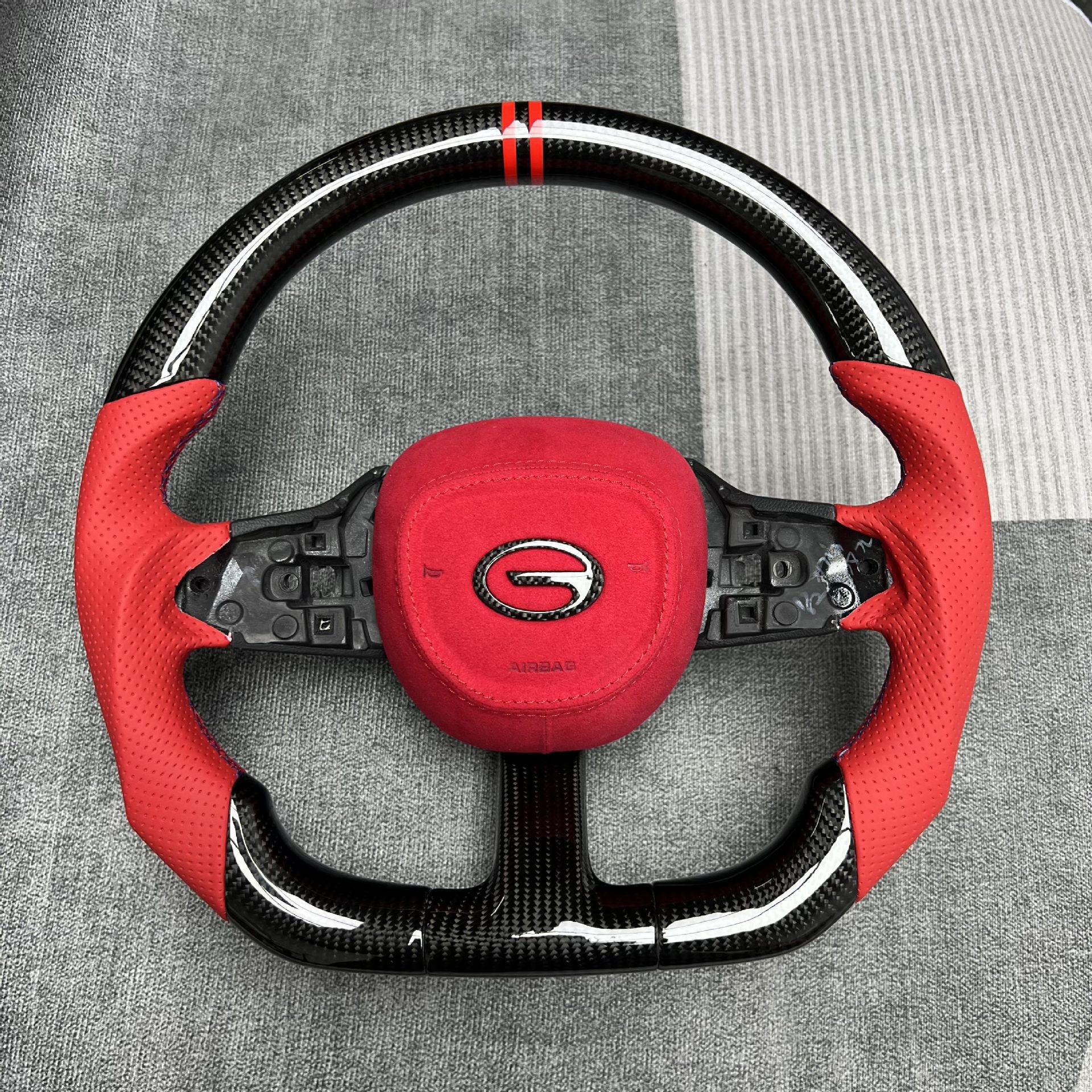 Manufacturer-Customized Carbon Fiber Steering Wheel Processing Suitable for Trumpchi E8/Trumpchi M8/Trumpchi M6/Trumpchi Gs8 Emkoo