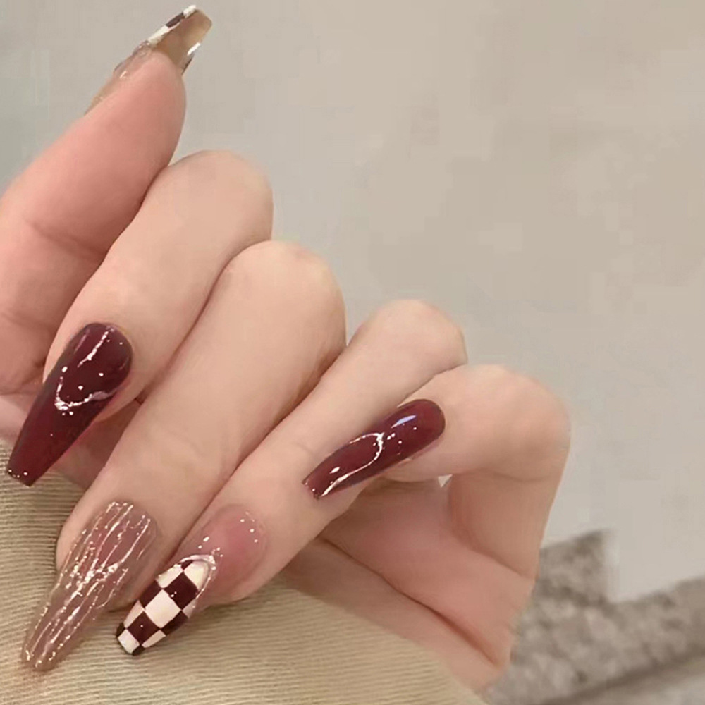 El tablero de ajedrez de Jiaqing usa 24 piezas de uñas de alto nivel de ballet de manicuras de viaje blanqueamiento de uñas falsas mezcladas