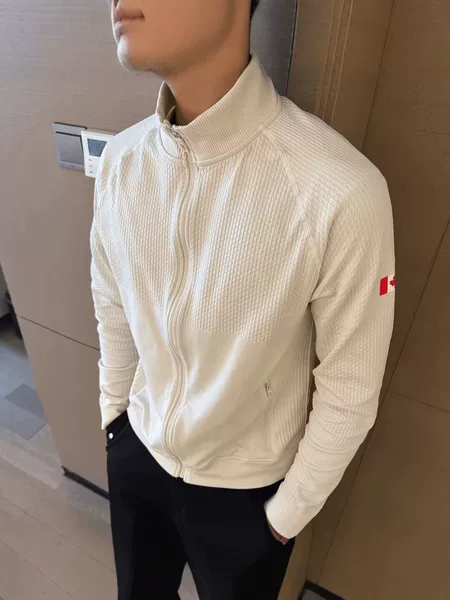 New American-style stand-up collar zip-up athletic jacket for men, featuring a textured, slim-fit design, seamless construction, and a knitted cardigan style