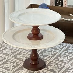 フランスのレトロなレリーフ陶磁器の高い足のトレーの果物の皿のお菓子の皿のケーキの午後のお茶の皿の客のレストランの置物