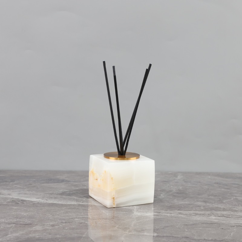 Modern, light-luxury, high-end natural square jade aromatherapy bottle ornament for living room, hotel, office, and home decoration