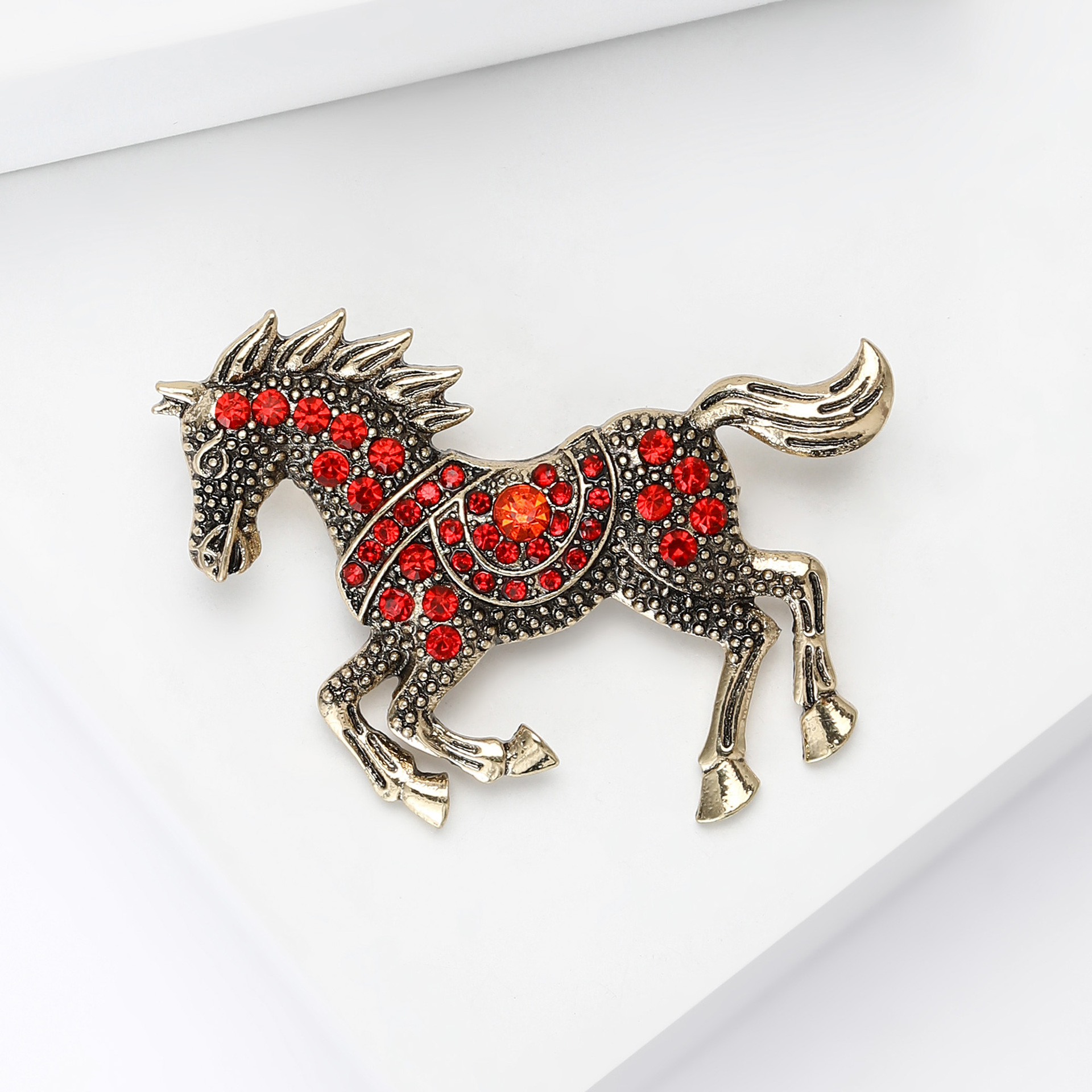Hot-Selling Fashionable Light Luxury Retro Enamel Horse Rhinestone Brooch Versatile Anti-Exposure Clothing Accessory Pin