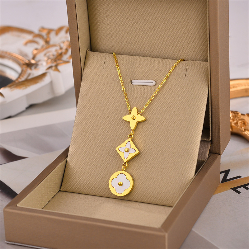 Collar de acero de titanio para mujeres simple y versátil estilo ligero de lujo nicho diseño de alta calidad no decoloración joyería de cadena de clavícula al por mayor