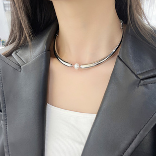 European and American Niche Design Cold Style Geometric Hook Pearl Necklace Accessible Luxury High-End Chain Necklace Women's Trendy Product