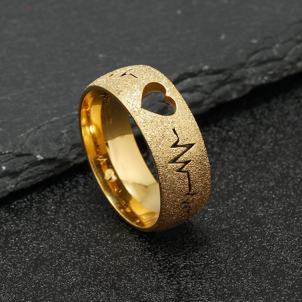 Cruz-frontera estilo europeo y americano creativo joyería de acero inoxidable corte corazón hueco ECG esmerilado titanio anillo de acero fabricante