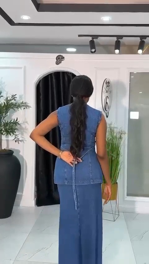 Completo donna in denim top senza maniche e gonna lunga con tasche_voghion.com