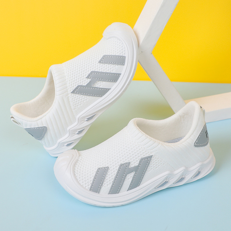 Zapatilla de deporte para niños 2023 nuevos zapatos de malla para niños tejidos voladores zapatos casuales versátiles para niñas zapatos deportivos de malla transpirable moda