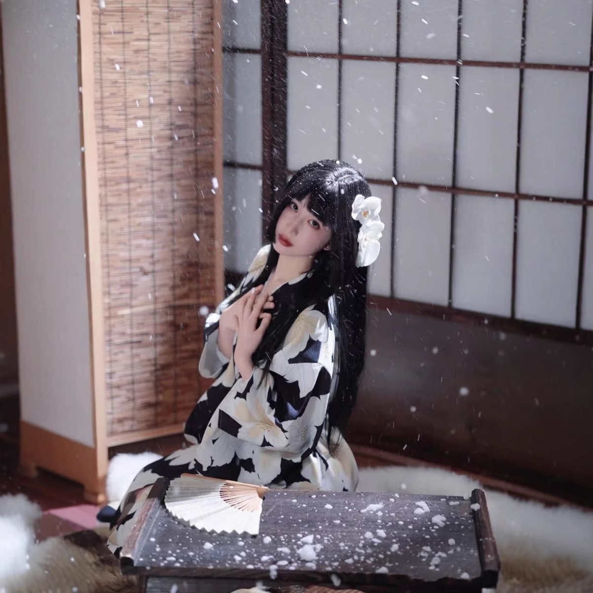新しい日本の少女の着物の女性は日本の浴衣の正装の伝統の多色の日系の写真のワンピースの卸売りを改良します。