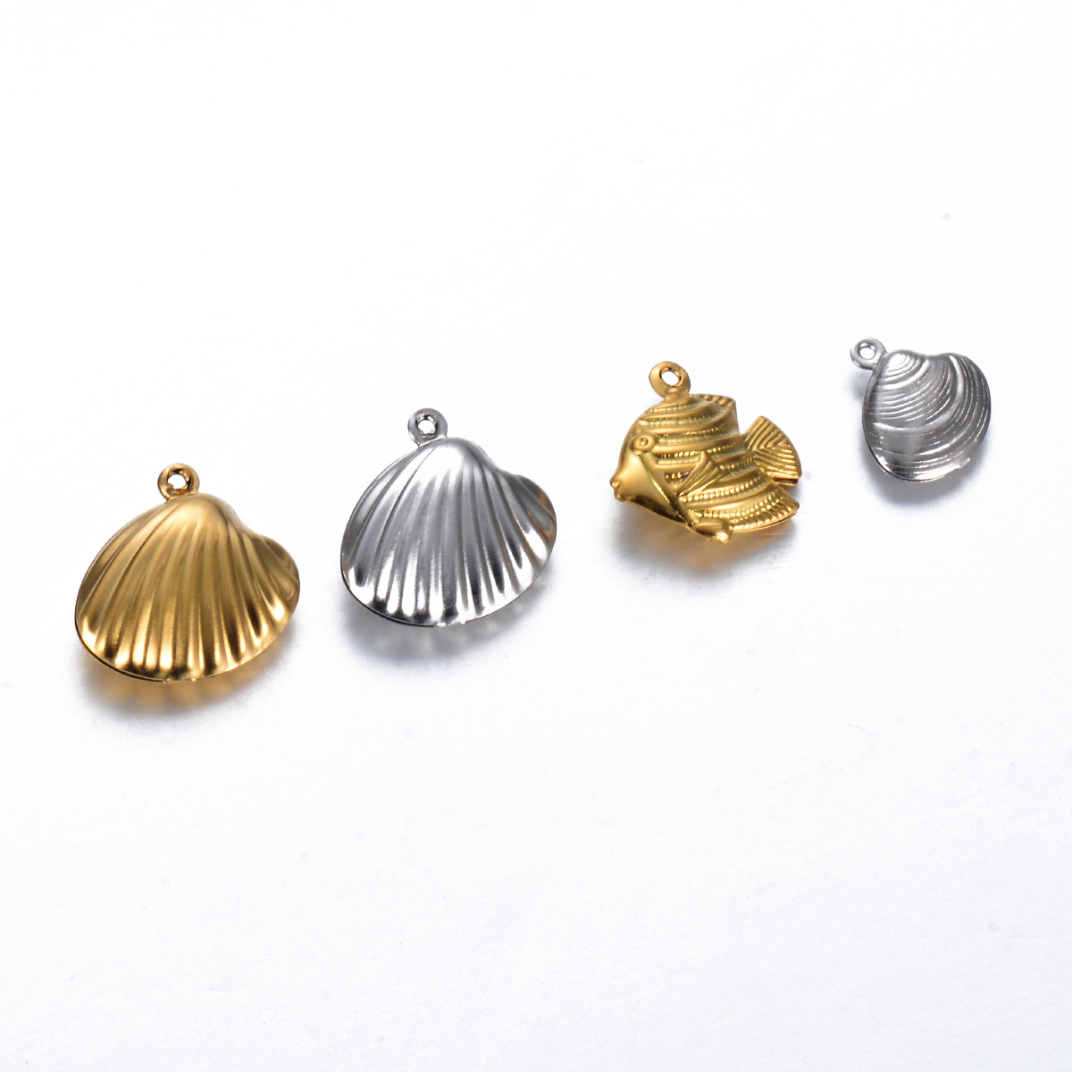 20g Weight 20 PCS/Package 304 Stainless Steel Shell Fish Pendant