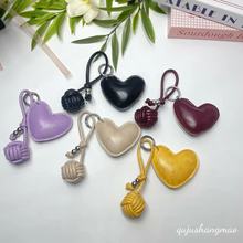 现货批发皮革挂件精致充棉爱心钥匙扣时尚创意新款pu爱心编球挂件