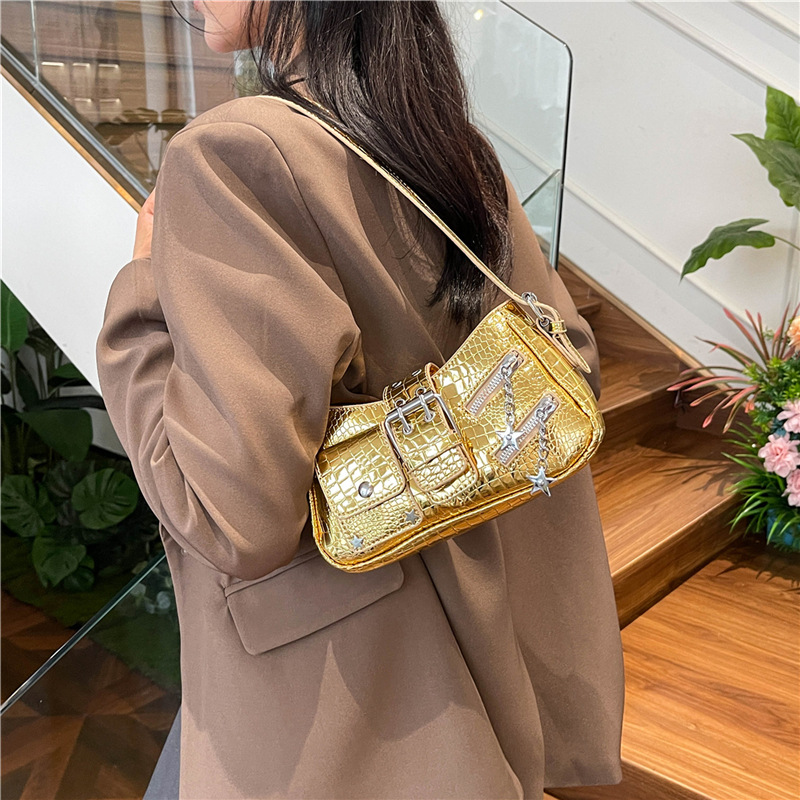 Bolso de axila de chica caliente fresco de moda 2025 nuevo bolso de hombro con patrón de cocodrilo personalizado charol brillante bolso de mensajero mujer