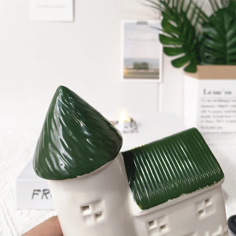 Decoración de cerámica de casa pequeña con luz transfronteriza estilo nórdico Navidad estilo caliente decoración navideña decoración de mesa noche