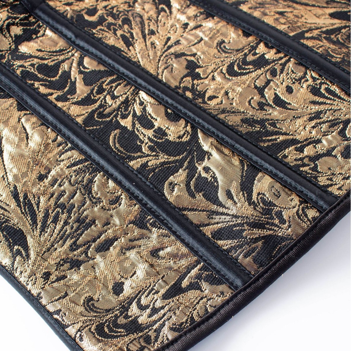 Nuevo oro negro impresión de cinturón para limpiar el pecho soporte de pecho ropa plástica sexy AliExpress suministro de comercio electrónico transfronterizo