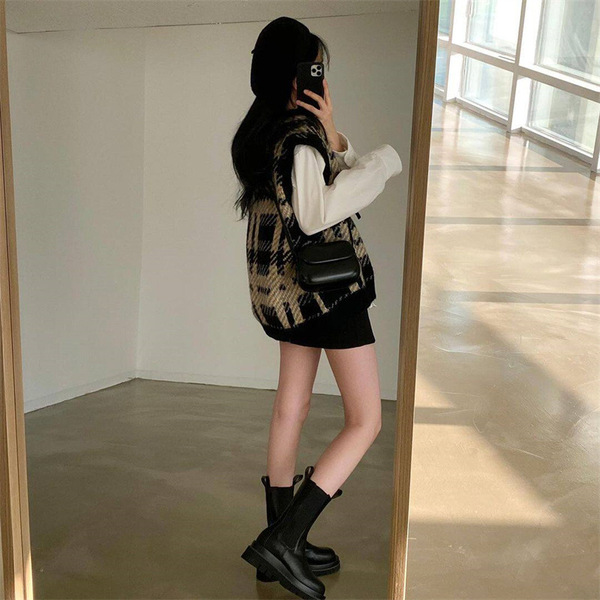 Retro knitted autumn demi-season vest