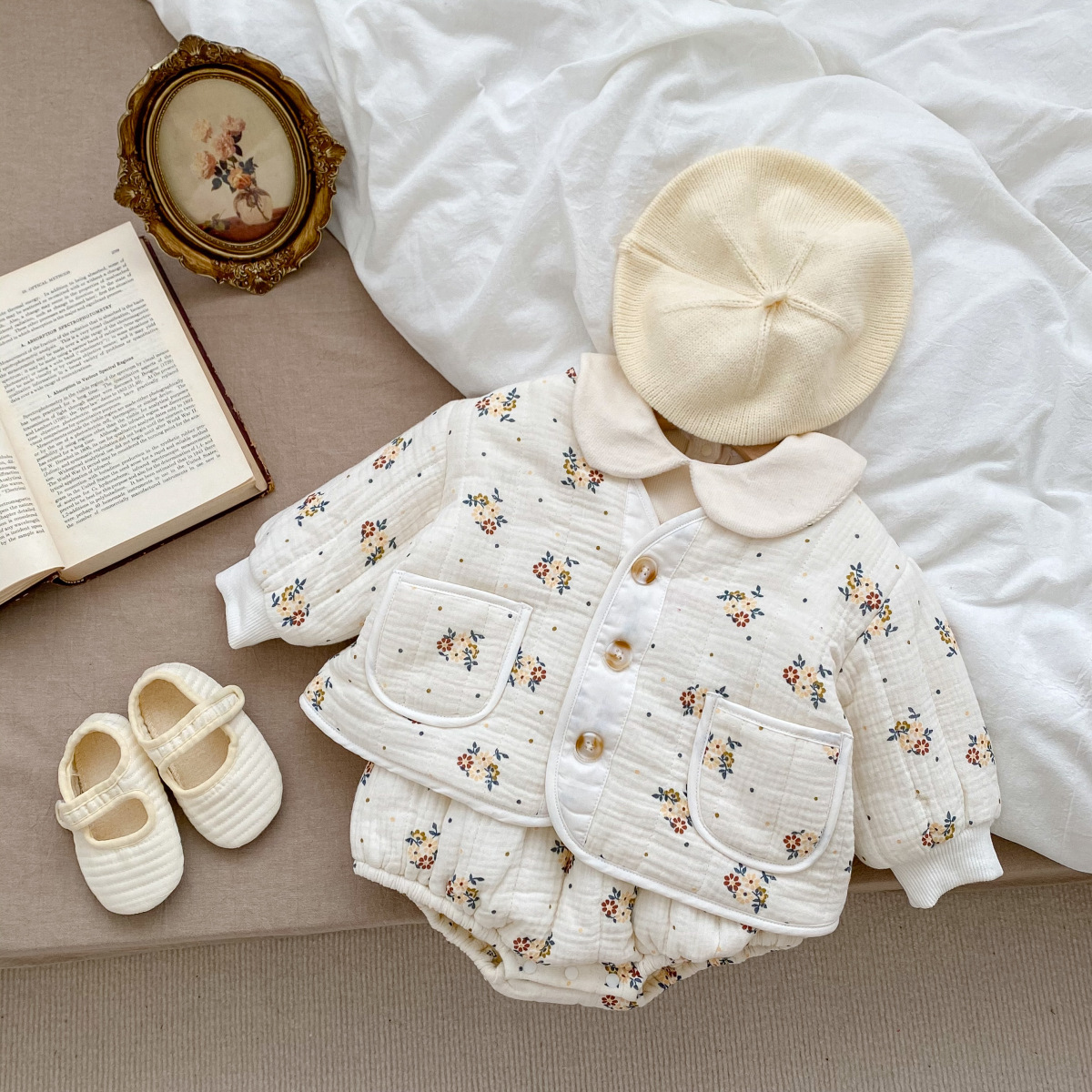 2022 traje de otoño e invierno 0-2 años bebé niñas acolchado engrosado floral algodón acolchado abrigo muñeca cuello superior algodón acolchado abrigo para salir