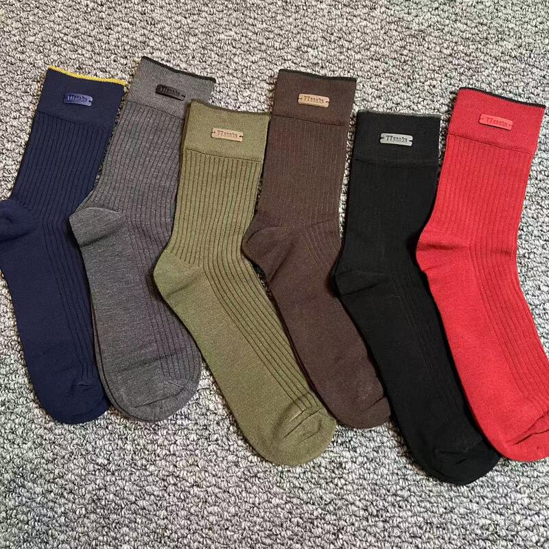 Early autumn new European-style high-quality 240-needle wool blend trendy socks with letter leather tags, personalized mid-calf socks for women Early autumn new European-style high-quality 240-needle wool blend trendy socks with letter leather tags, personalized mid-calf socks for women