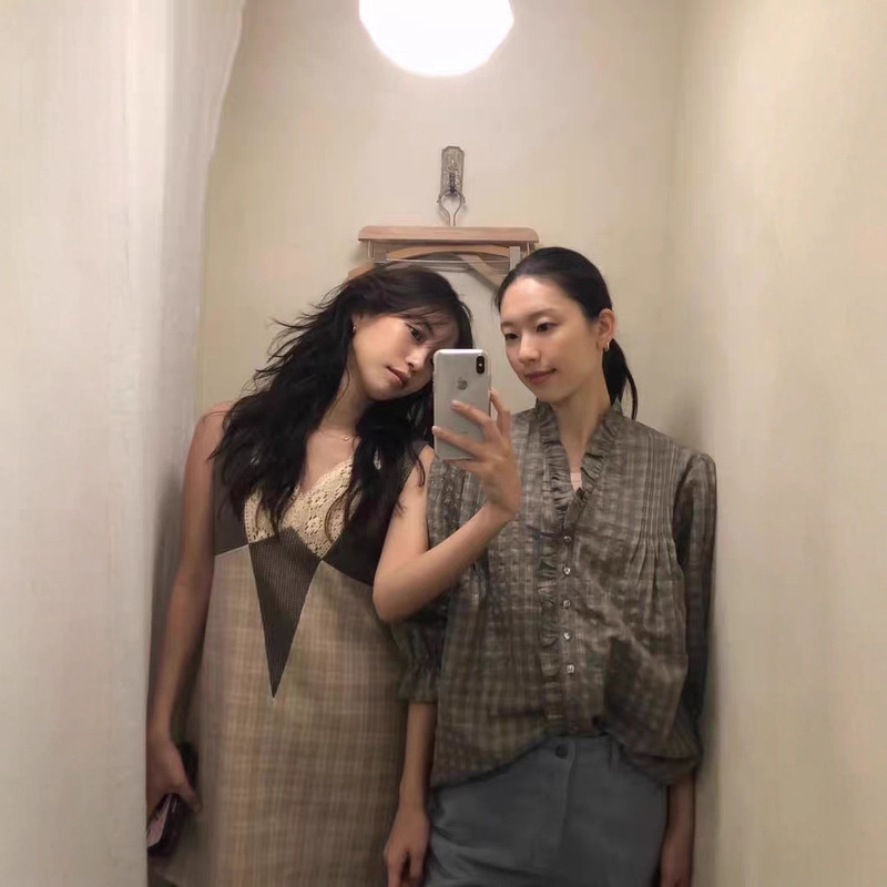 Now, Korean Designer Viapl*In Has a Ruffled Neckline Pleated Lace Shirt, Korean Style Women's V-Neck Plaid Shirt