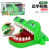 [English window box] Small size - hand biting crocodile 125g