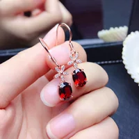 Встряхните звук и заклинание много Taobao живые цветные серьги с сокровищами оптом с покрытием из розового золота 18 карат гранат красный цветок серьги ушные крючки