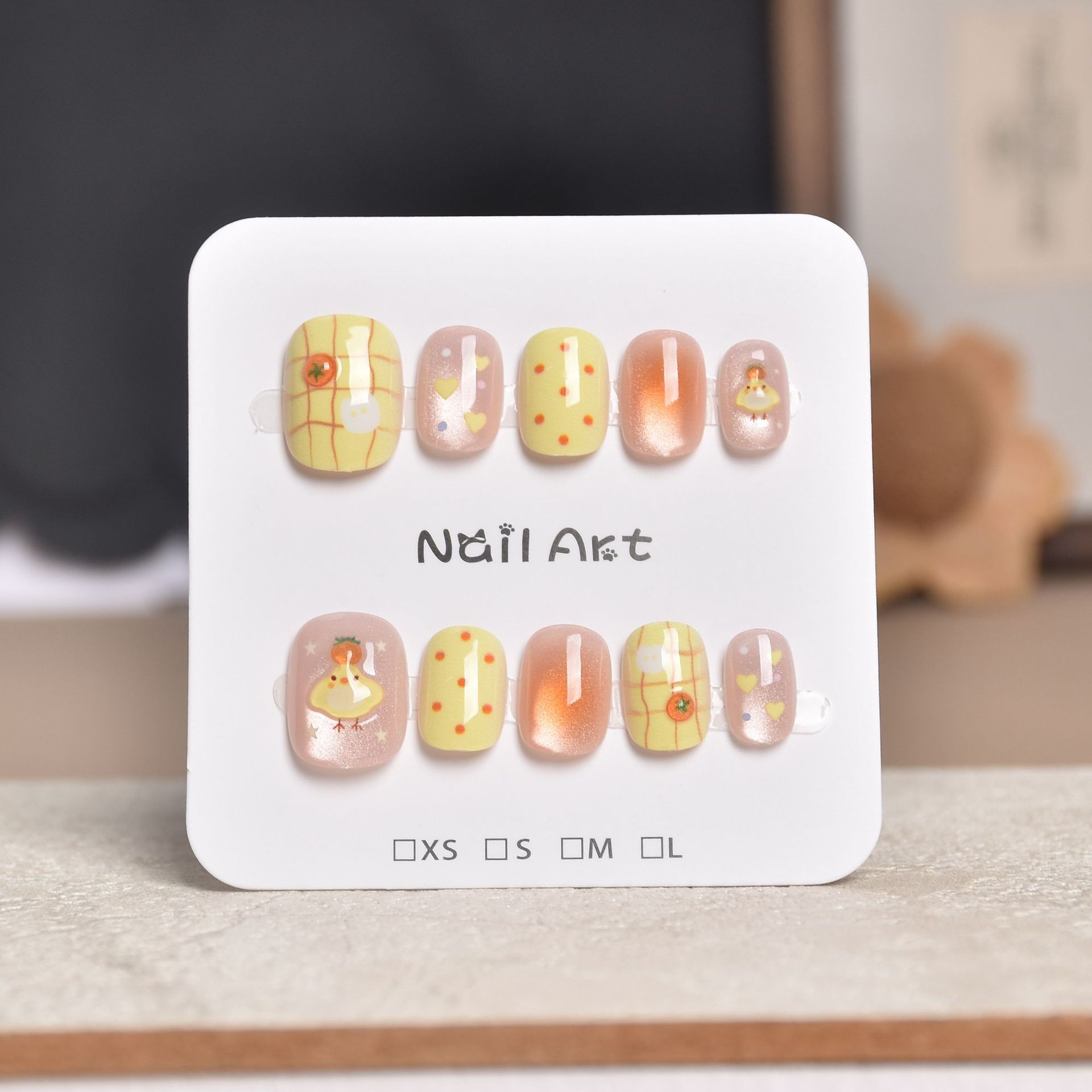 Uñas postizas francesas con diseño floral dorado, estilo ojo de gato, cortas y desmontables, producto de alta gama para arte de uñas 2026.