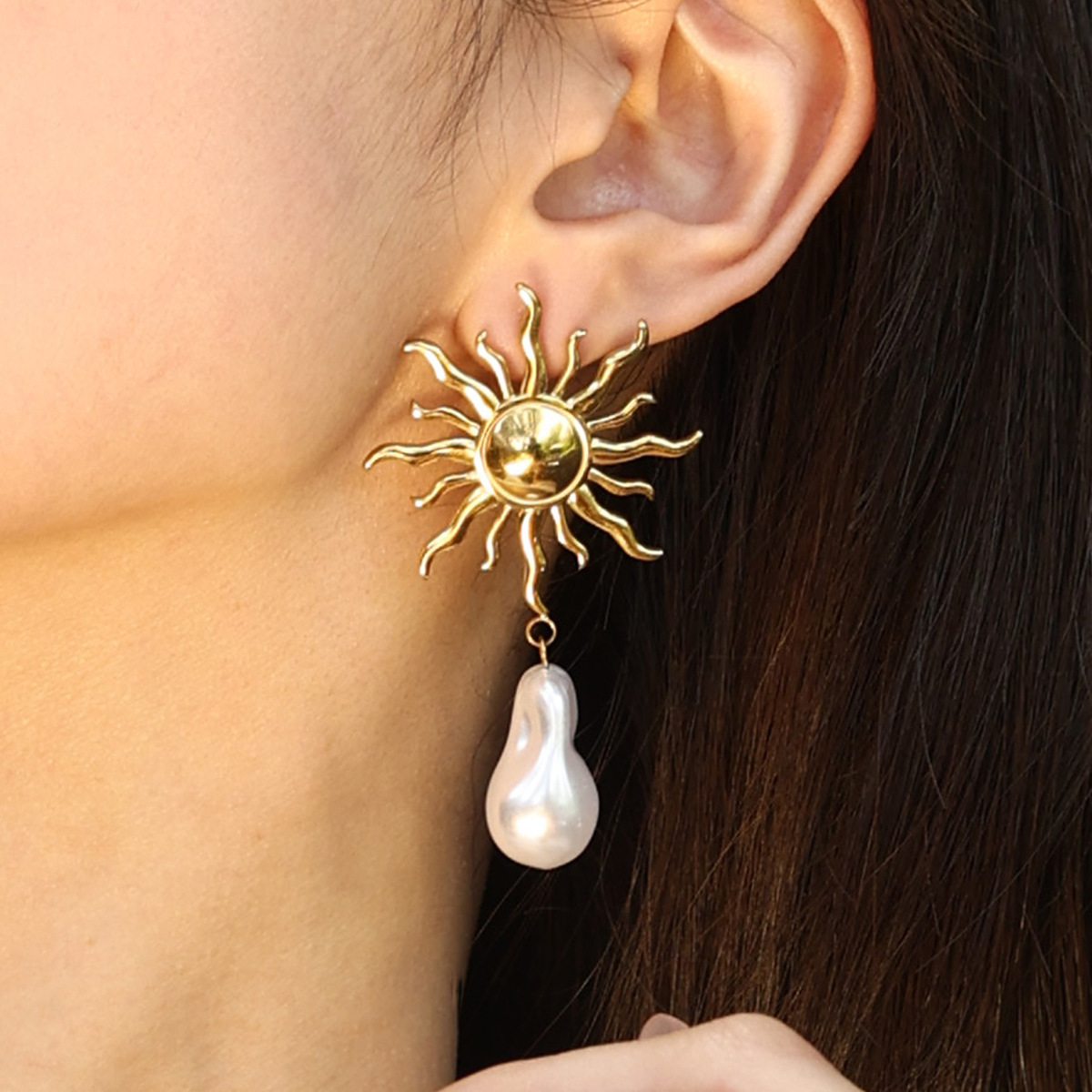 Taena Pendientes de acero inoxidable europeos y americanos de nicho de alto nivel, todo fósforo, animales del cielo, pendientes de perlas reales, joyería de estilo de vacaciones