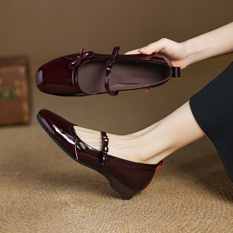 Chất liệu Da sáng chế (patent leather)