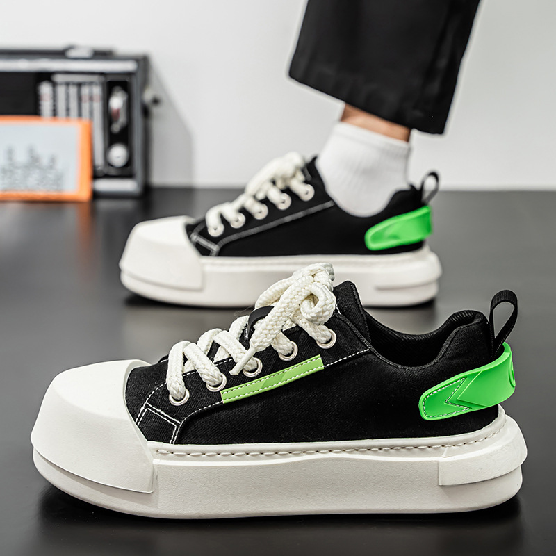 Una pieza de zapatos casuales de generación de cabello 2025 verano transfronterizo nuevos zapatos para hombres zapatos de lona zapatos blancos de aumento para hombres