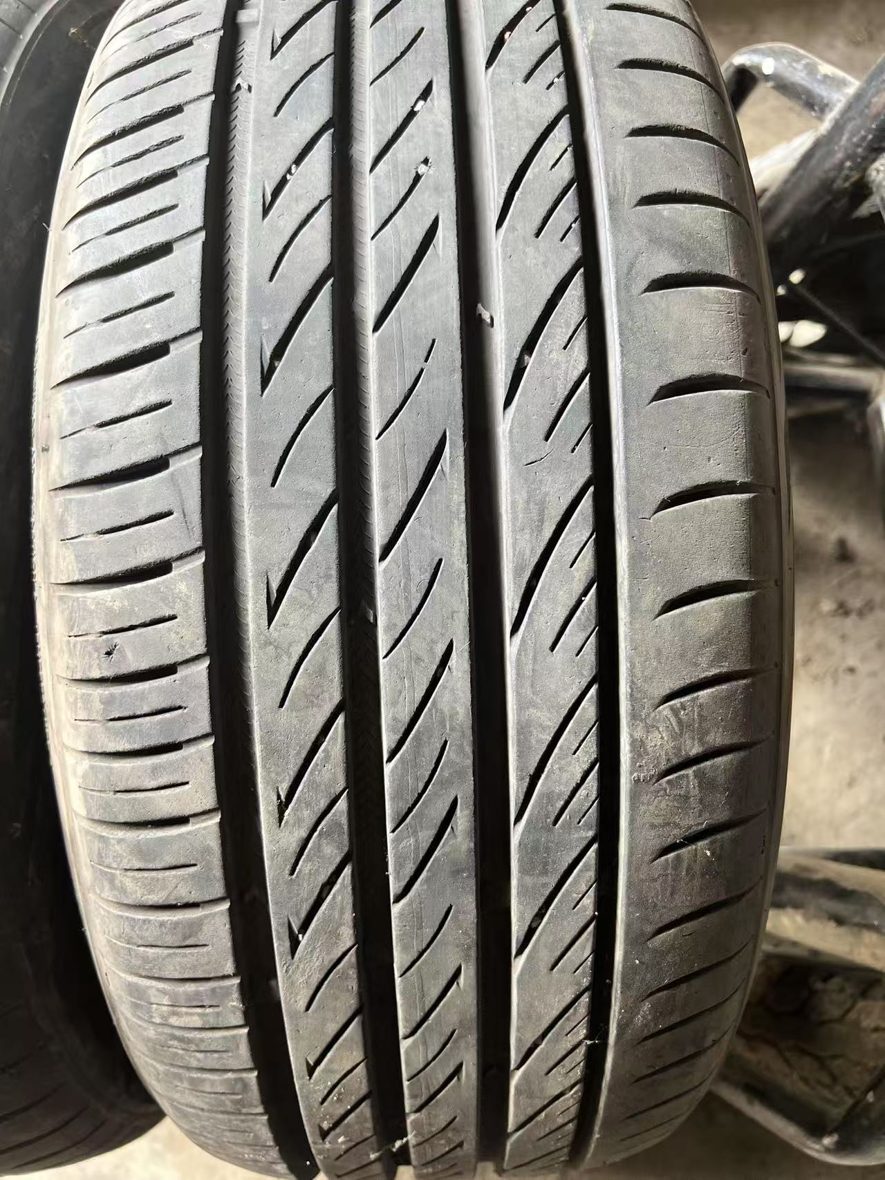 Abandoned Car Dismantling Used Tires 89% New 175 185 195 205 215 225R141516171819