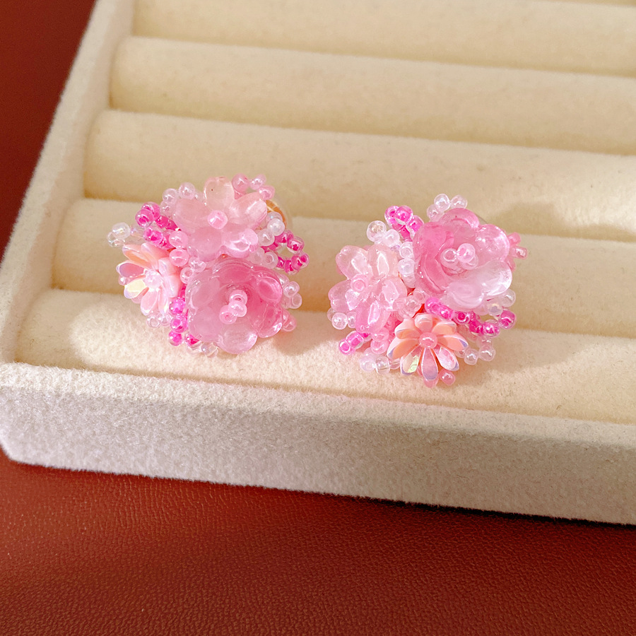Flores de resina de color con cuentas de orejas para mujeres sin agujeros de orejas pequeñas pendientes dulces frescos ligeros de lujo alta sensación de auriculares al por mayor