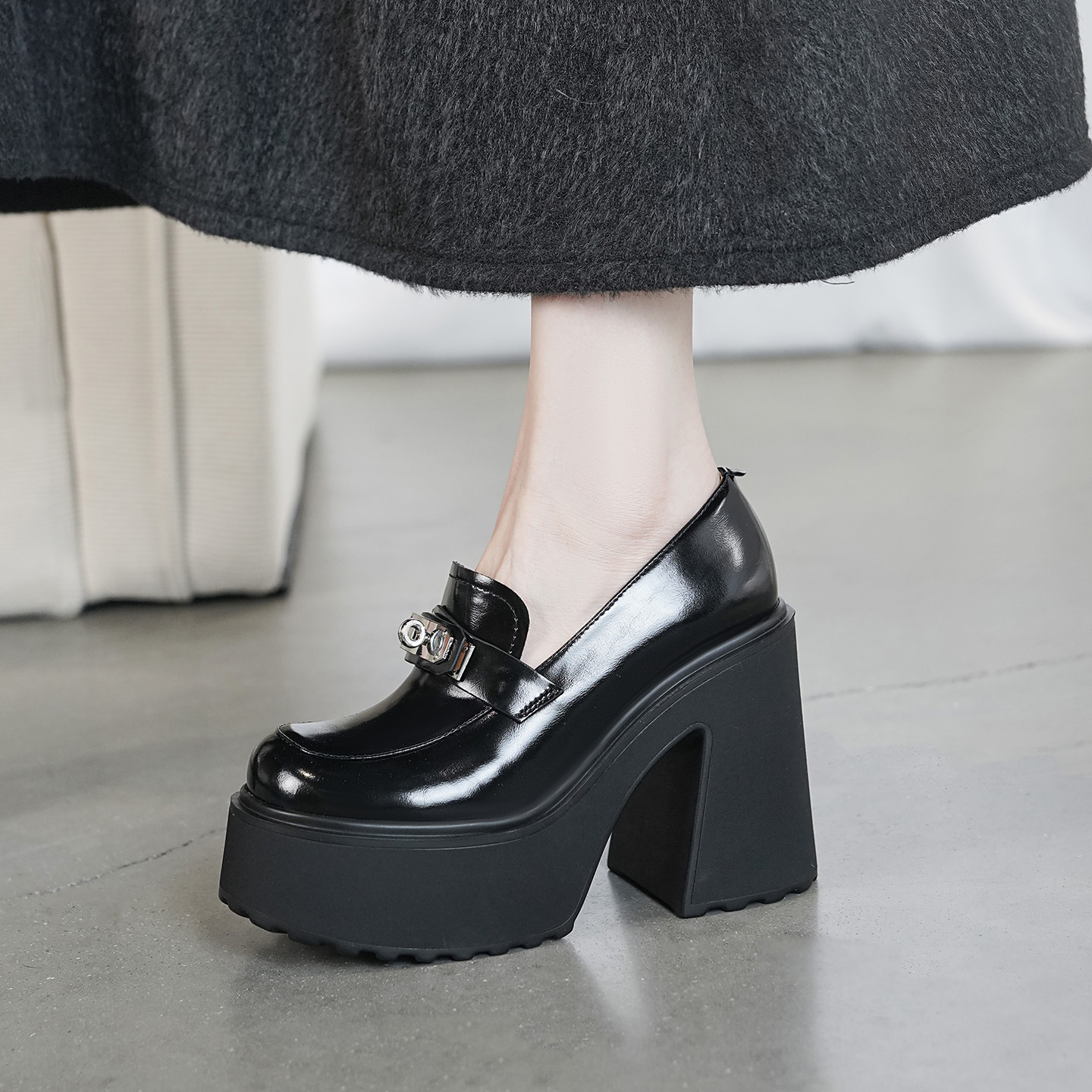 Giày loafer nữ đế xuồng platform gót cao 12 cm khóa cài da thật — màu đen